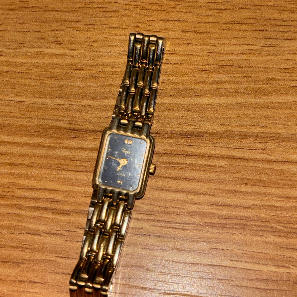 Timex Women's Gold quartz Watch with Dark Dial